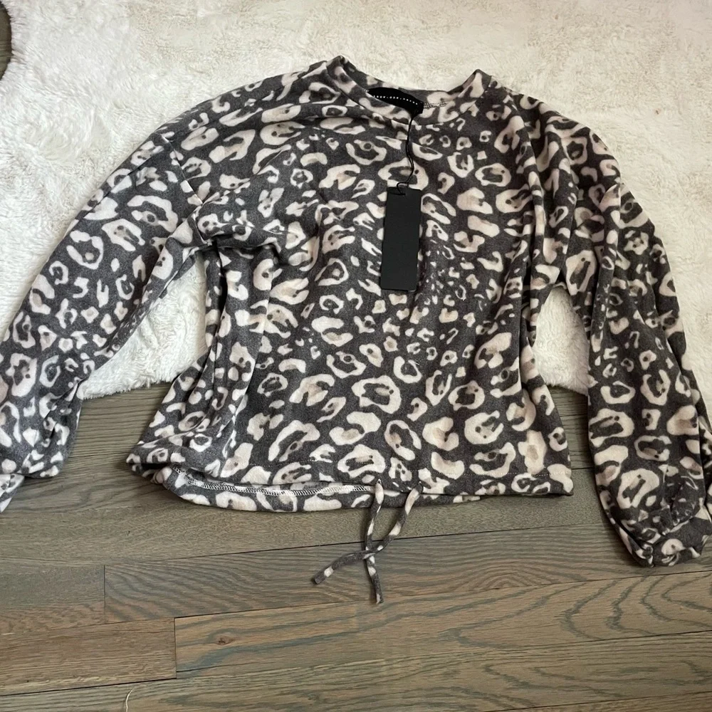 Know. One. Cares. Cheetah print sweater - Picture 4 of 4